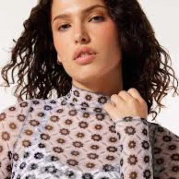 Savage X Fenty Mod Cropped Turtleneck Long-Sleeve Tee - Picture 4 of 7